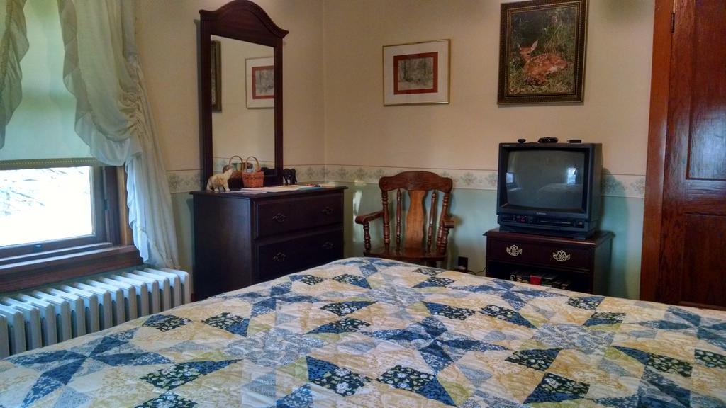 Fish & Loaves Bed And Breakfast Numidia Bagian luar foto