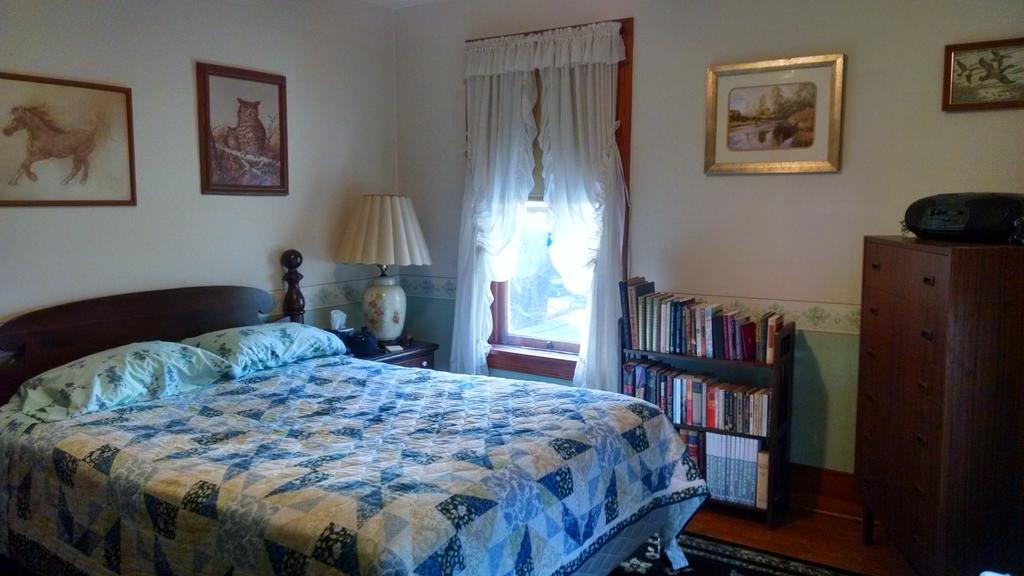 Fish & Loaves Bed And Breakfast Numidia Bagian luar foto