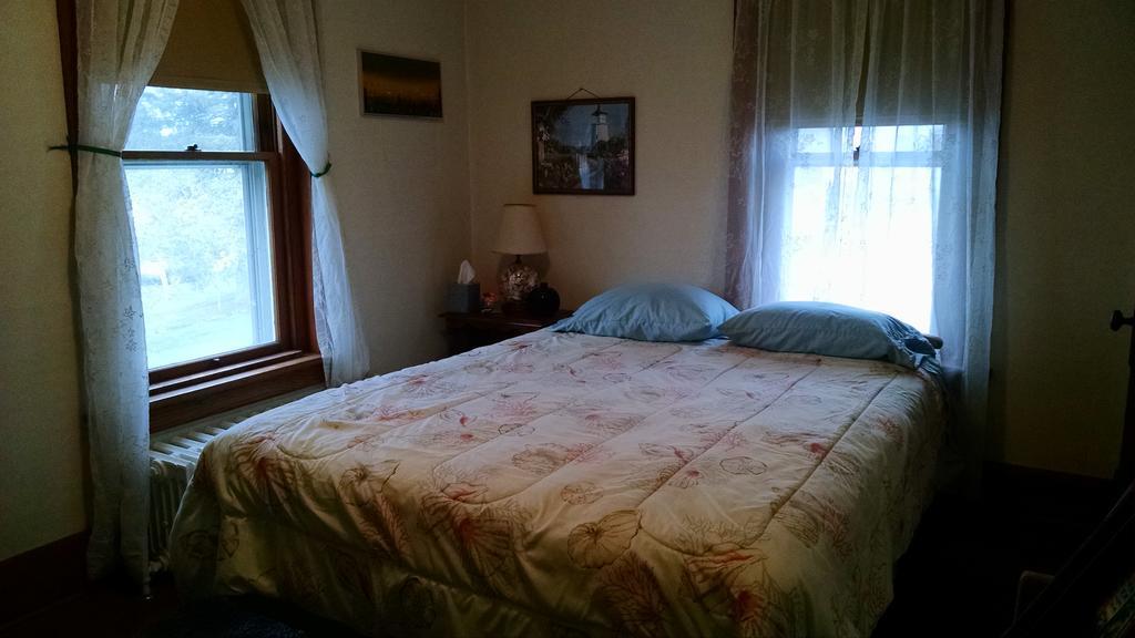 Fish & Loaves Bed And Breakfast Numidia Bagian luar foto