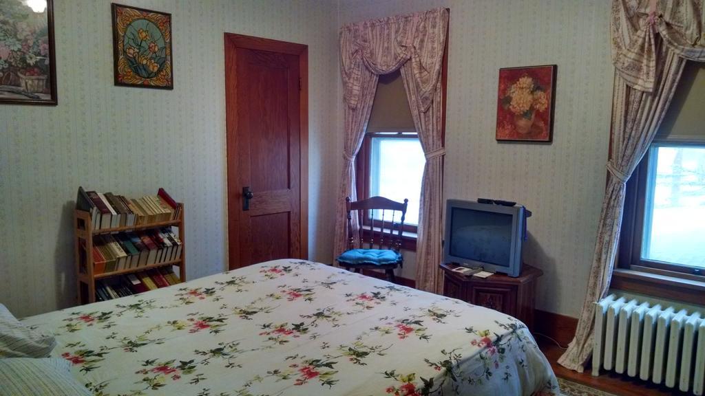 Fish & Loaves Bed And Breakfast Numidia Bagian luar foto