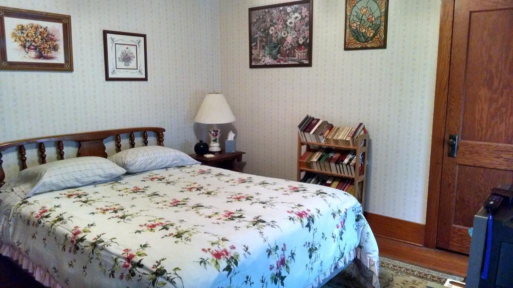Fish & Loaves Bed And Breakfast Numidia Bagian luar foto