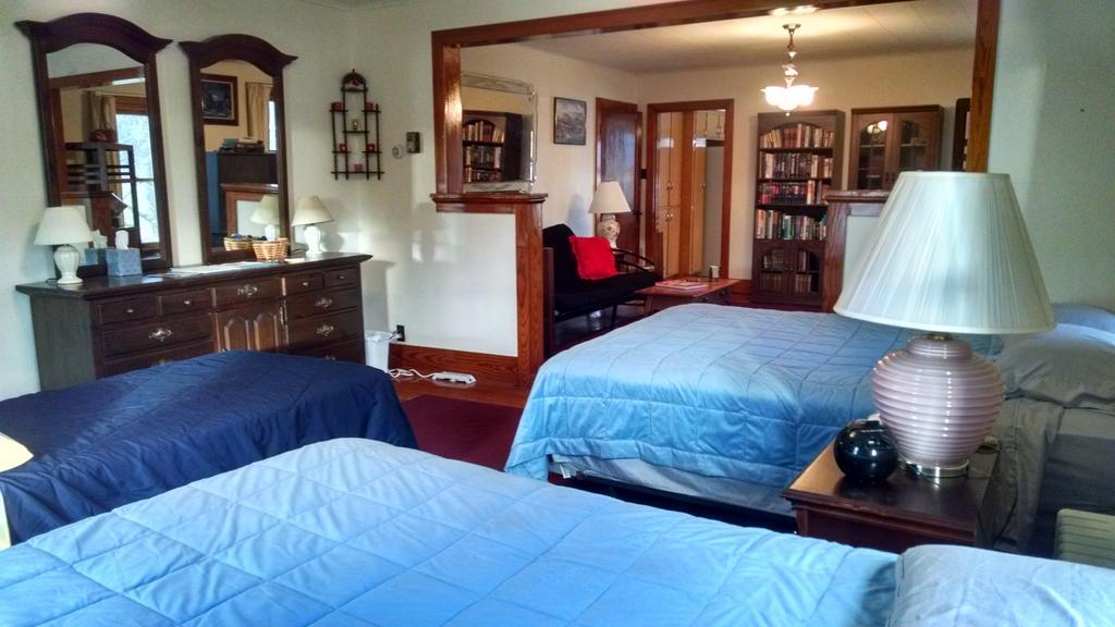 Fish & Loaves Bed And Breakfast Numidia Bagian luar foto