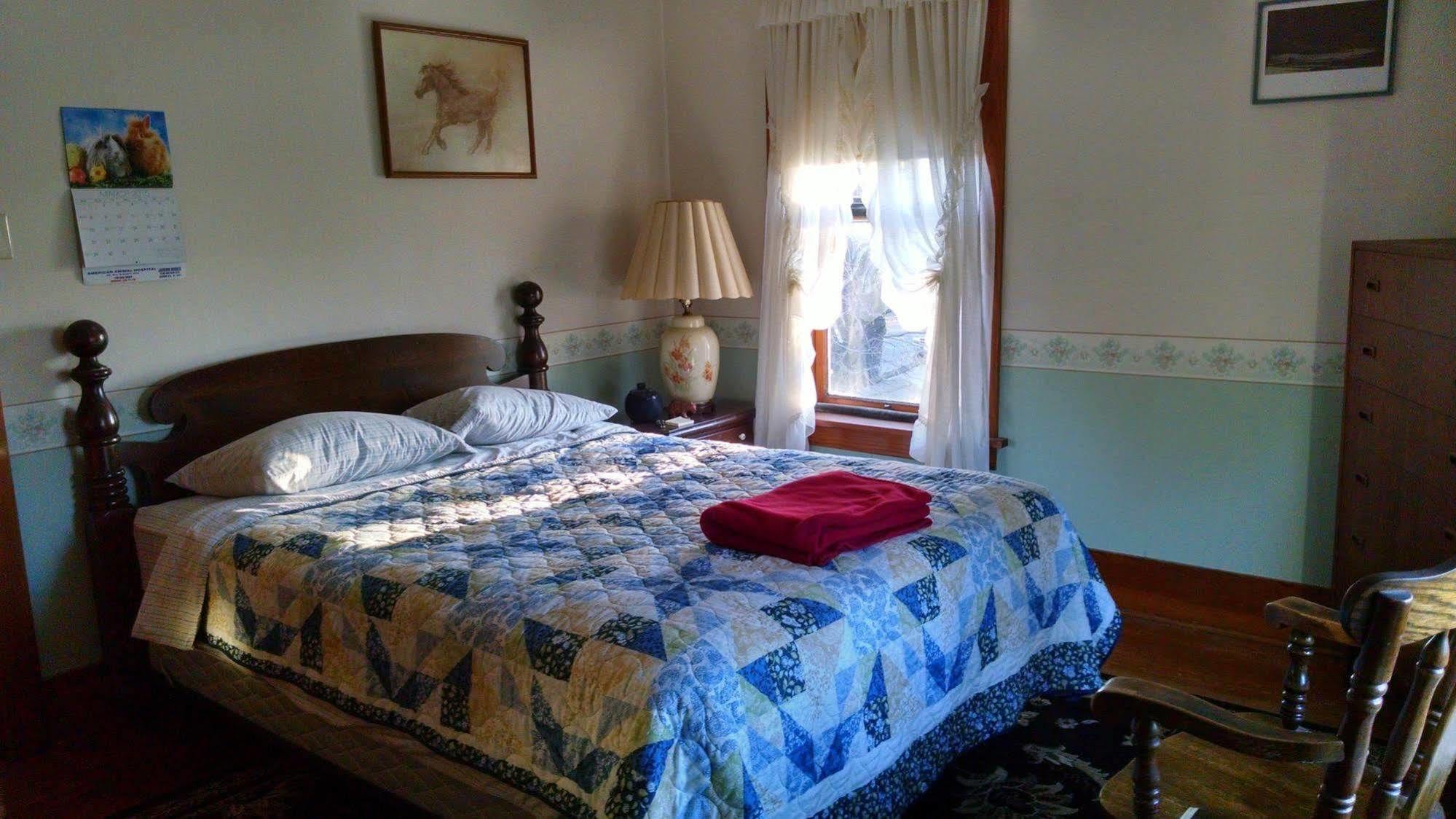 Fish & Loaves Bed And Breakfast Numidia Bagian luar foto