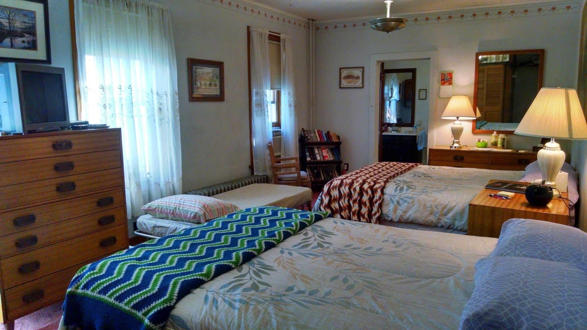 Fish & Loaves Bed And Breakfast Numidia Bagian luar foto