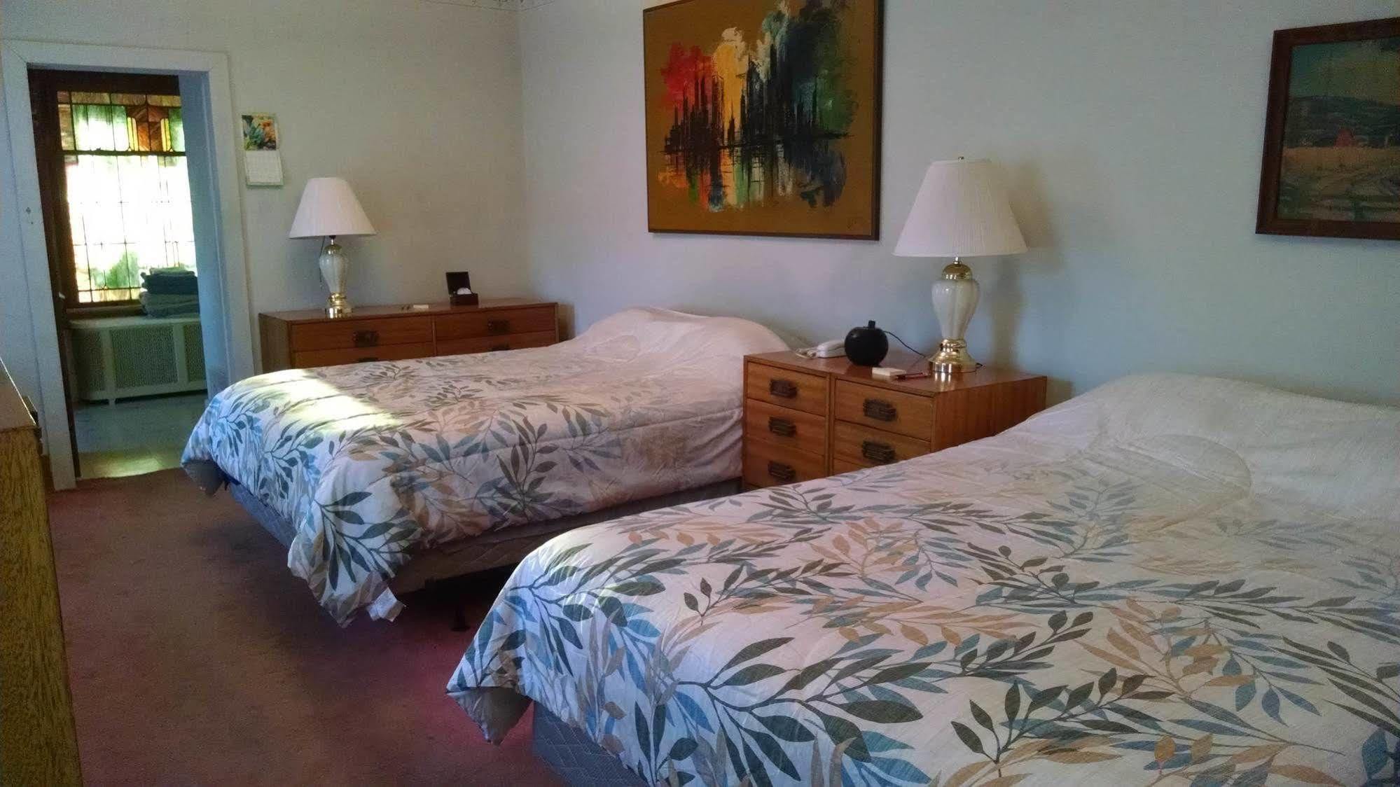 Fish & Loaves Bed And Breakfast Numidia Bagian luar foto