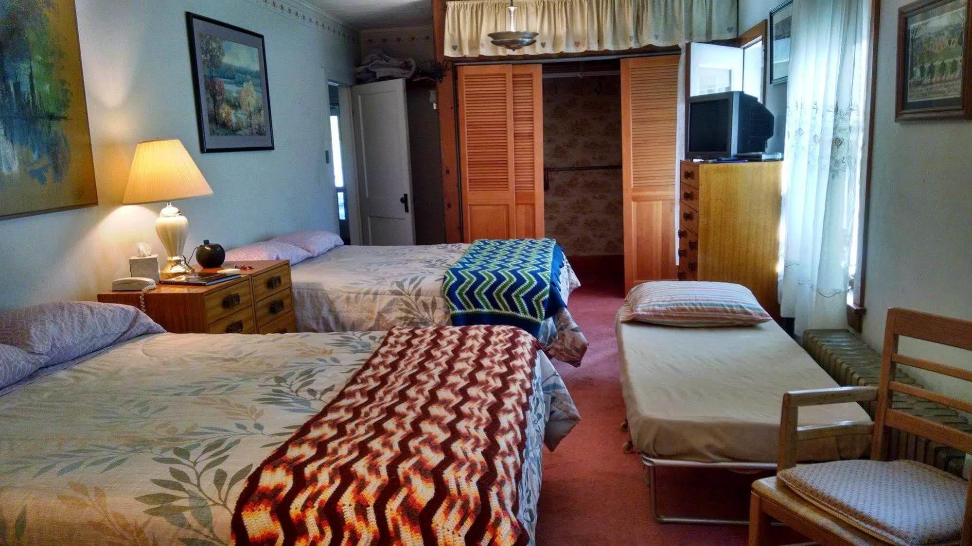 Fish & Loaves Bed And Breakfast Numidia Bagian luar foto