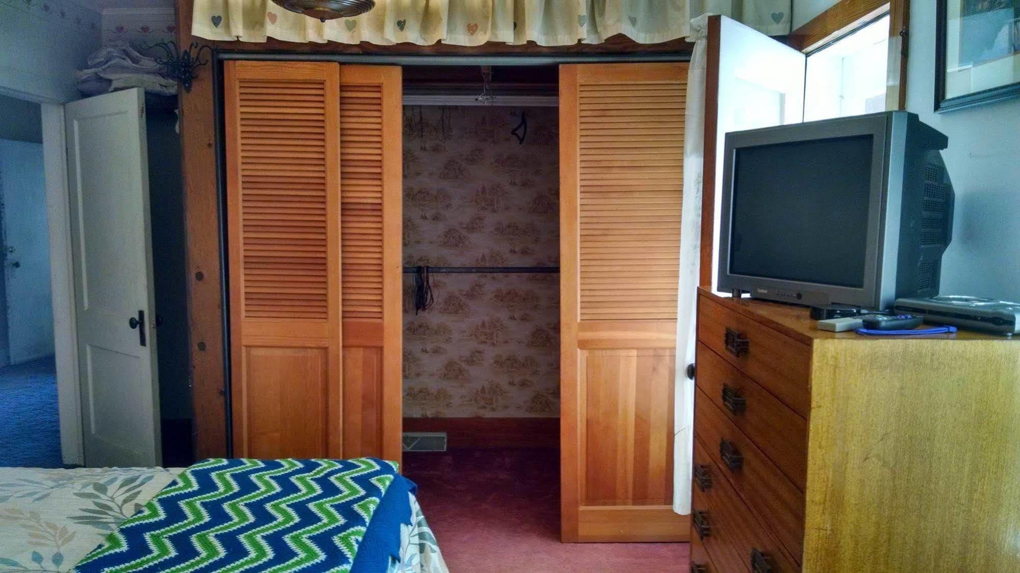Fish & Loaves Bed And Breakfast Numidia Bagian luar foto