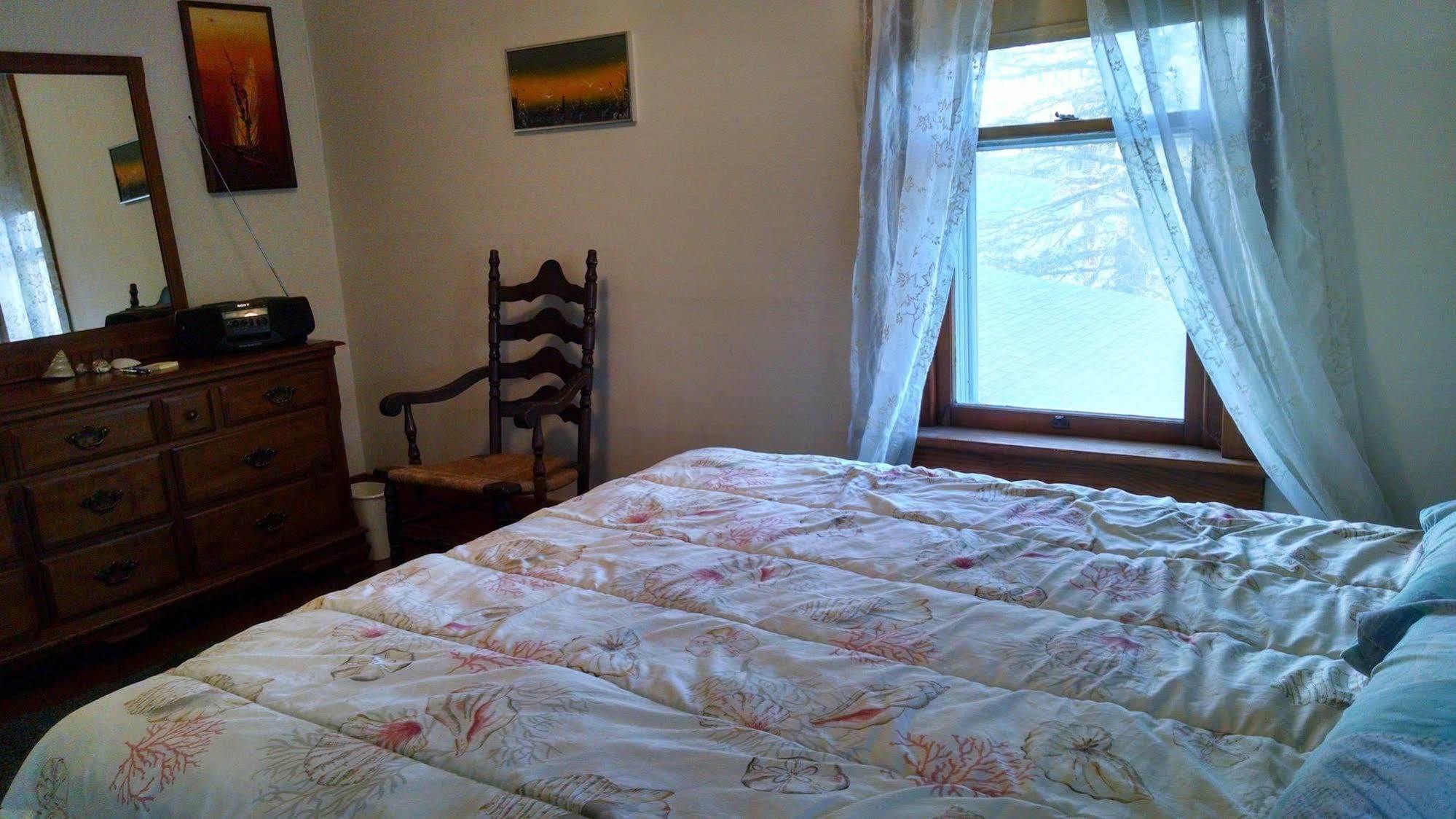 Fish & Loaves Bed And Breakfast Numidia Bagian luar foto