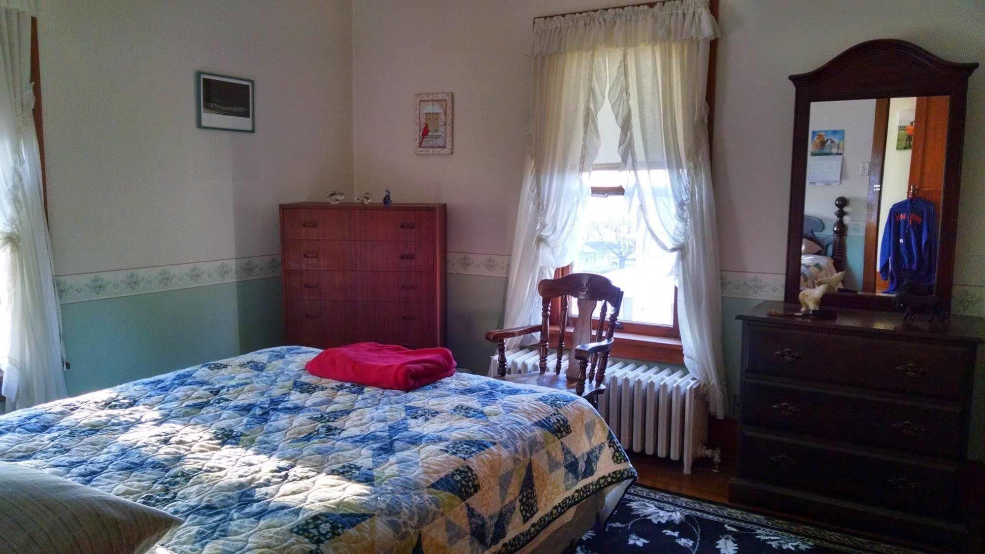 Fish & Loaves Bed And Breakfast Numidia Bagian luar foto