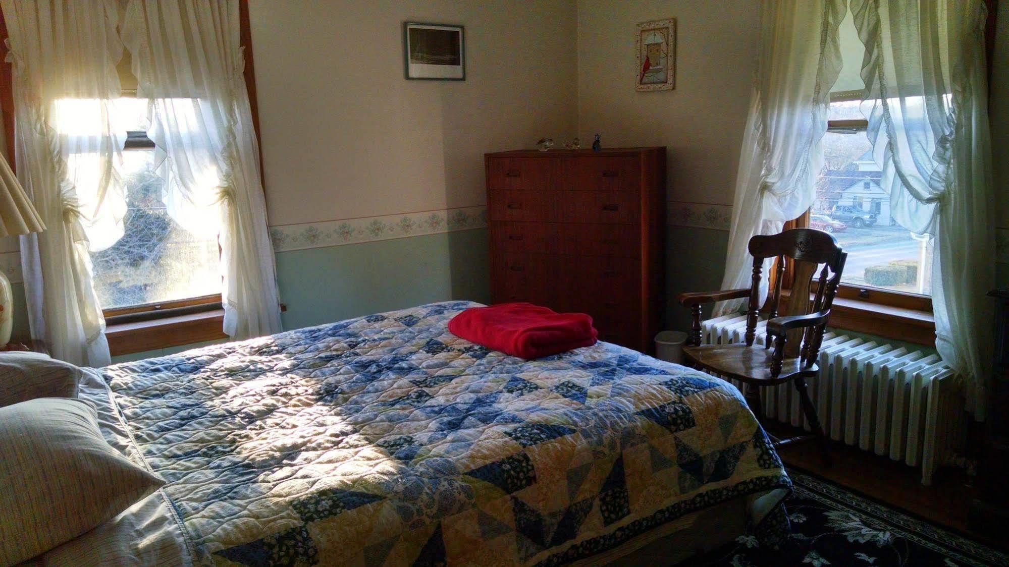 Fish & Loaves Bed And Breakfast Numidia Bagian luar foto