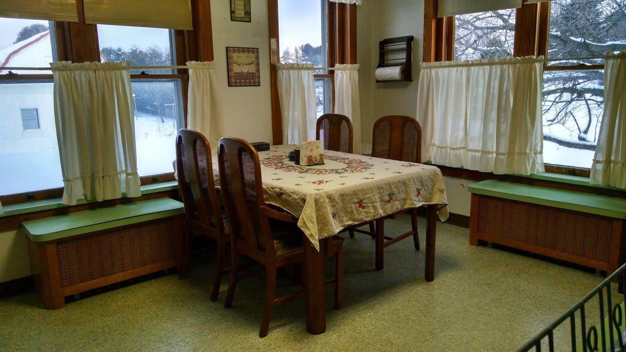 Fish & Loaves Bed And Breakfast Numidia Bagian luar foto