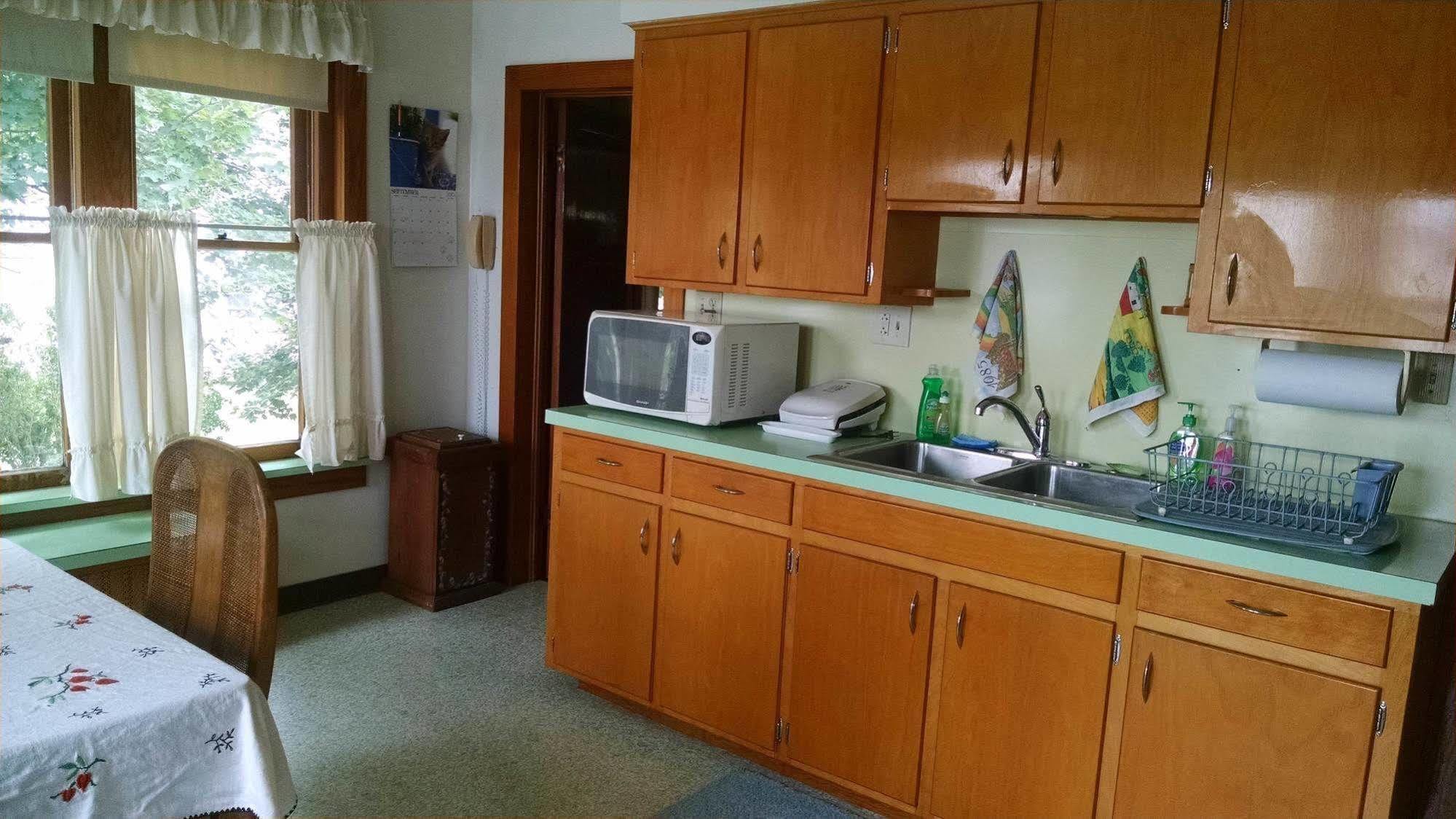 Fish & Loaves Bed And Breakfast Numidia Bagian luar foto