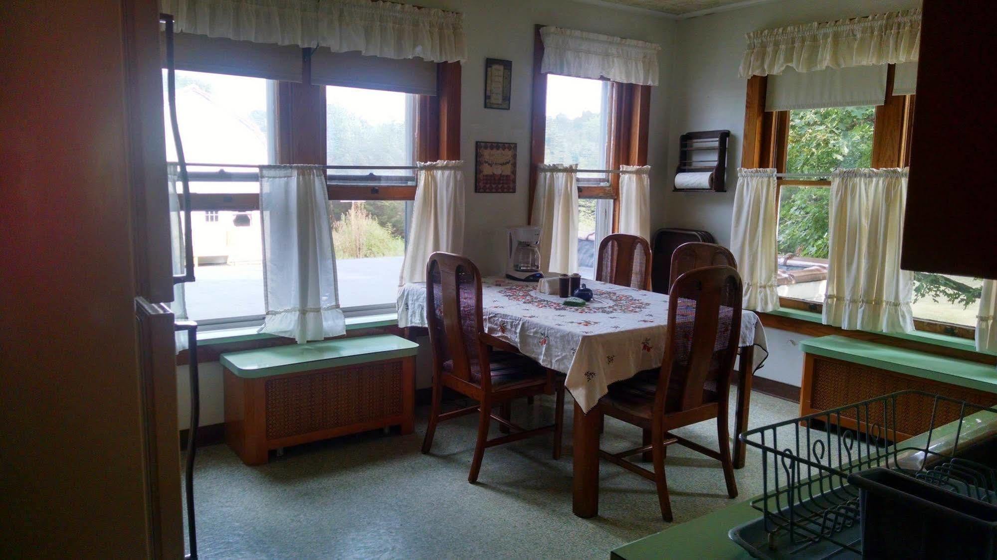 Fish & Loaves Bed And Breakfast Numidia Bagian luar foto